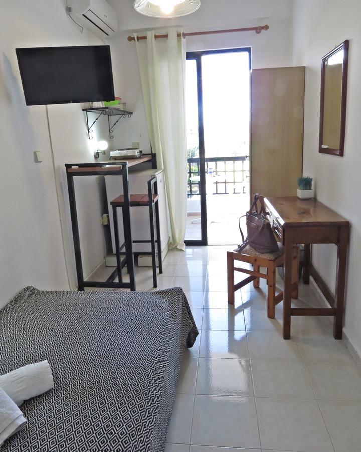 Debby Apartments Ялисос Стая снимка