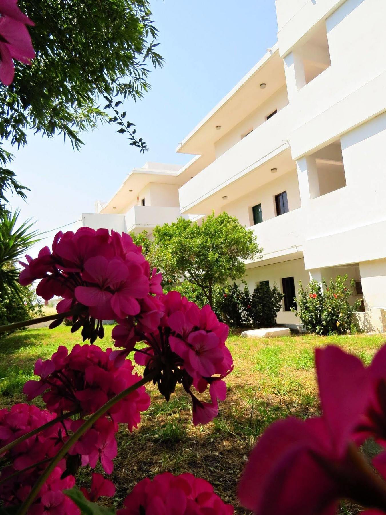 Debby Apartments Ялисос Екстериор снимка