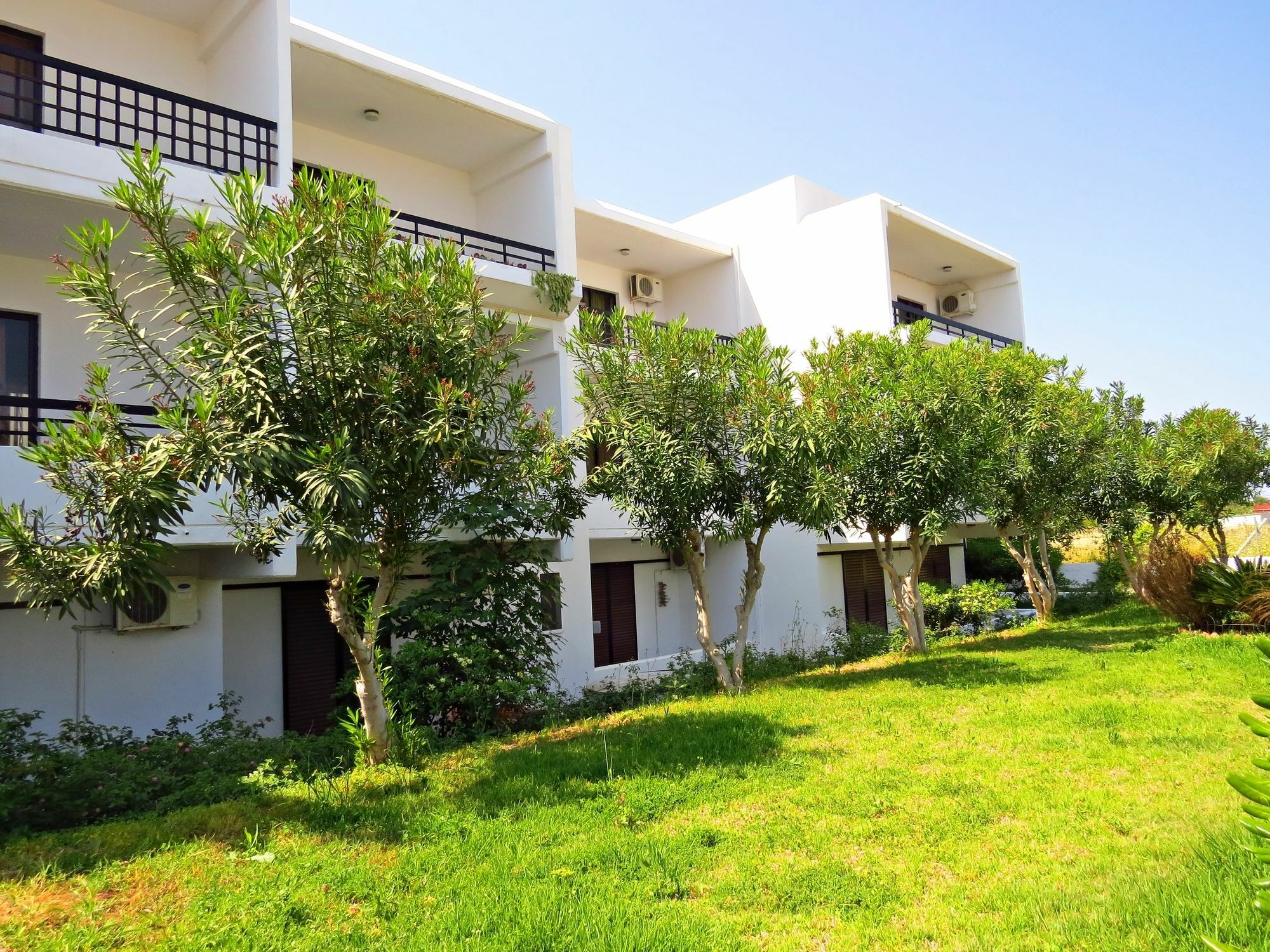 Debby Apartments Ялисос Екстериор снимка