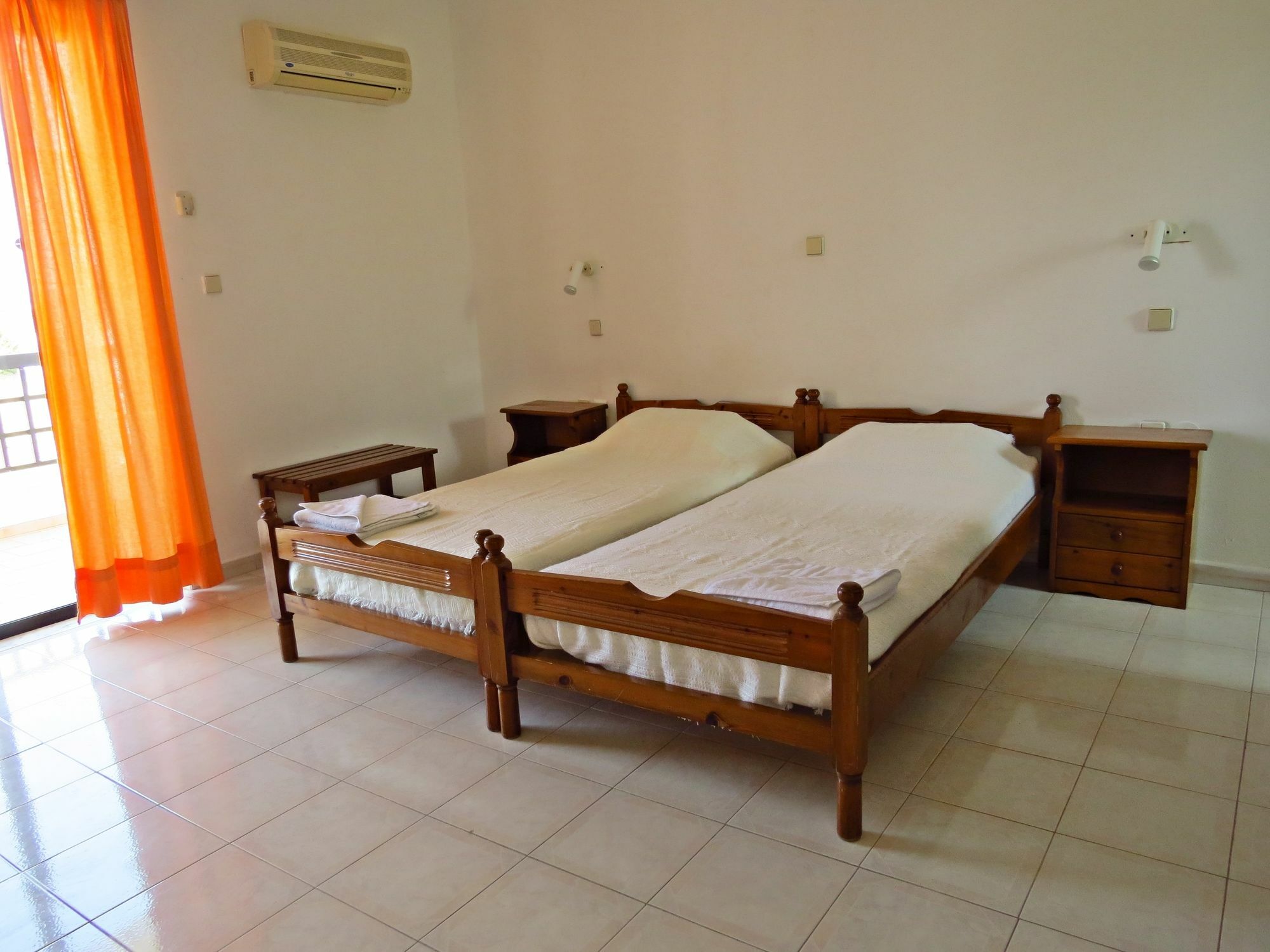 Debby Apartments Ялисос Екстериор снимка