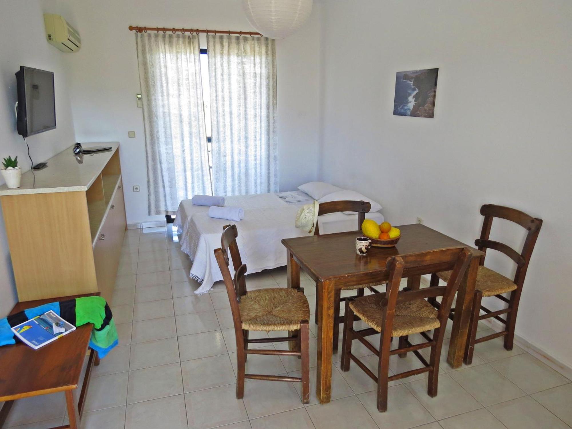 Debby Apartments Ялисос Екстериор снимка